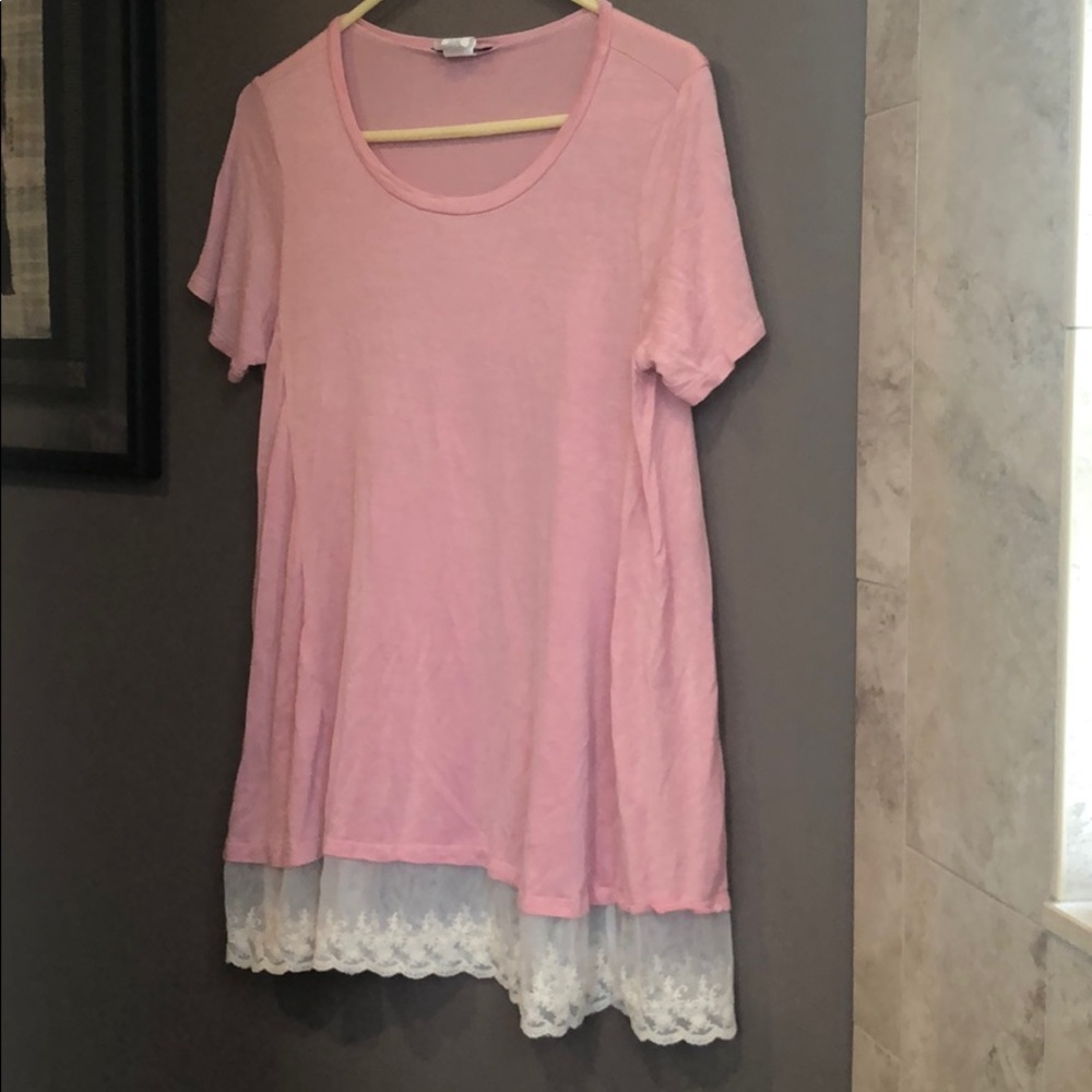 Women’s short sleeve shirt with soft lacy bottom